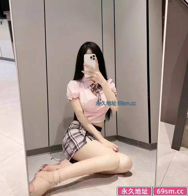 很哇塞的小姐姐抓龙筋