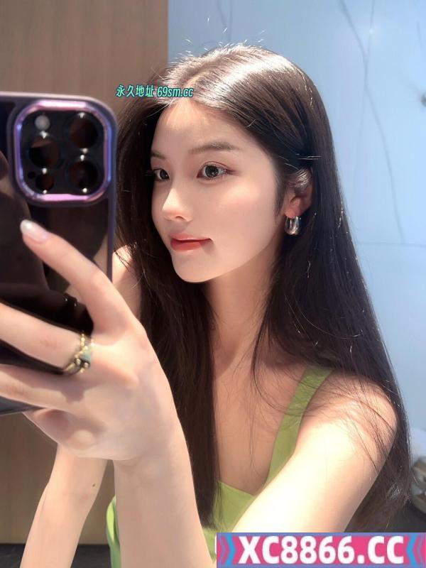 甜美可爱大胸妹子