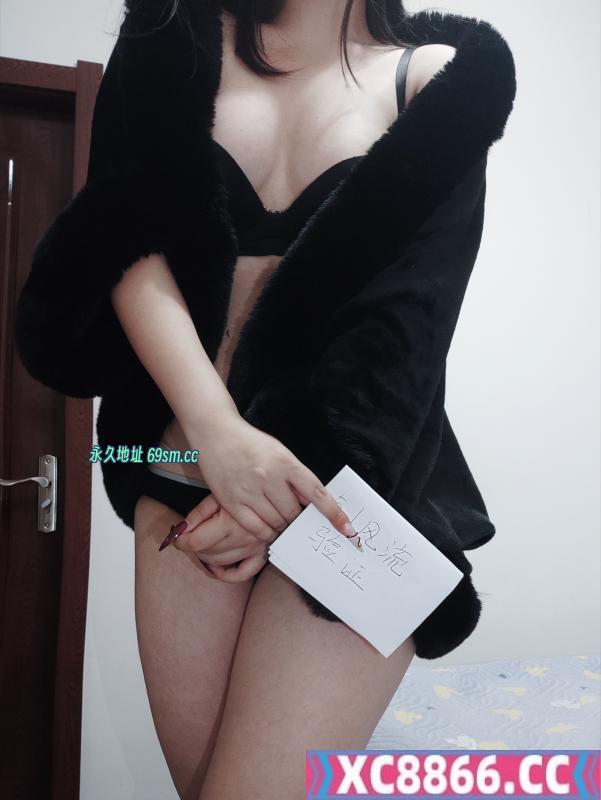 身材饱满温柔川妹子