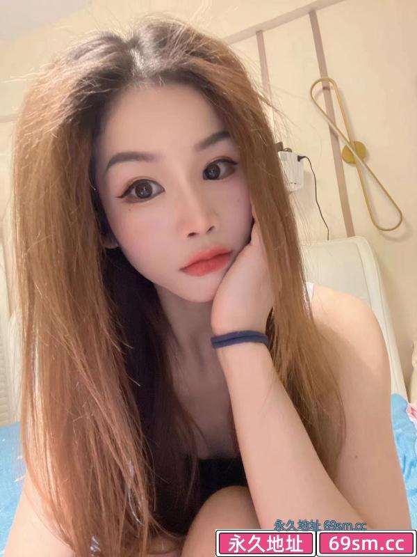 深喉伸舌头湿吻广西妹
