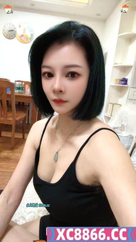 短发大奶御姐