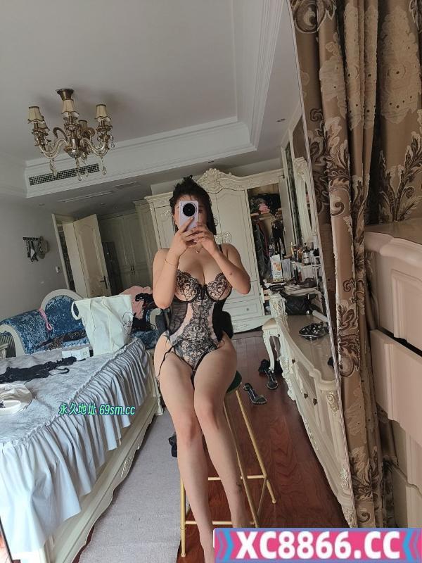 丰乳肥臀的骚妇