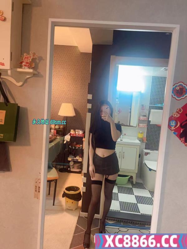 肤白高挑长腿颜值妹子