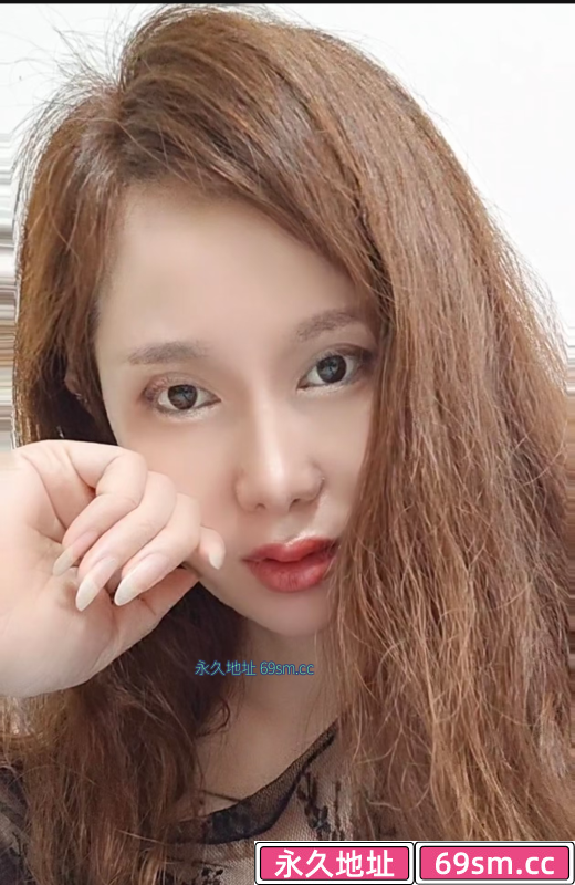 草房附近熟女小姐姐