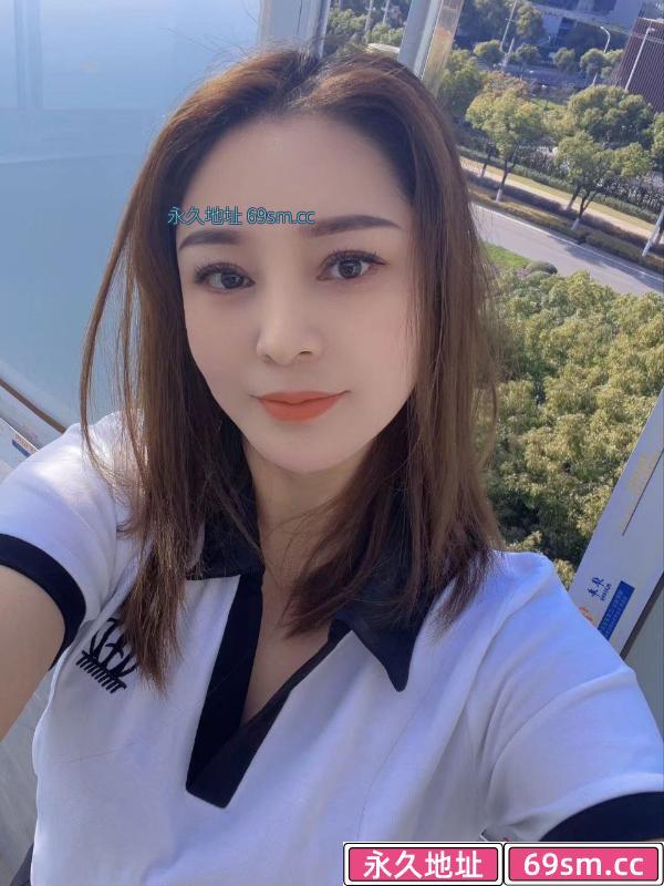 园区胸型美的少妇