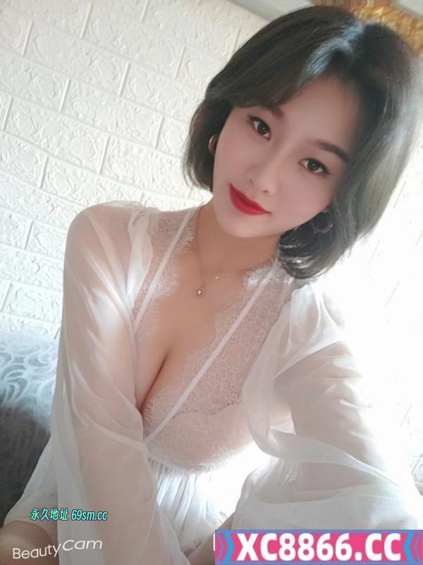 短发韵味风骚女郎