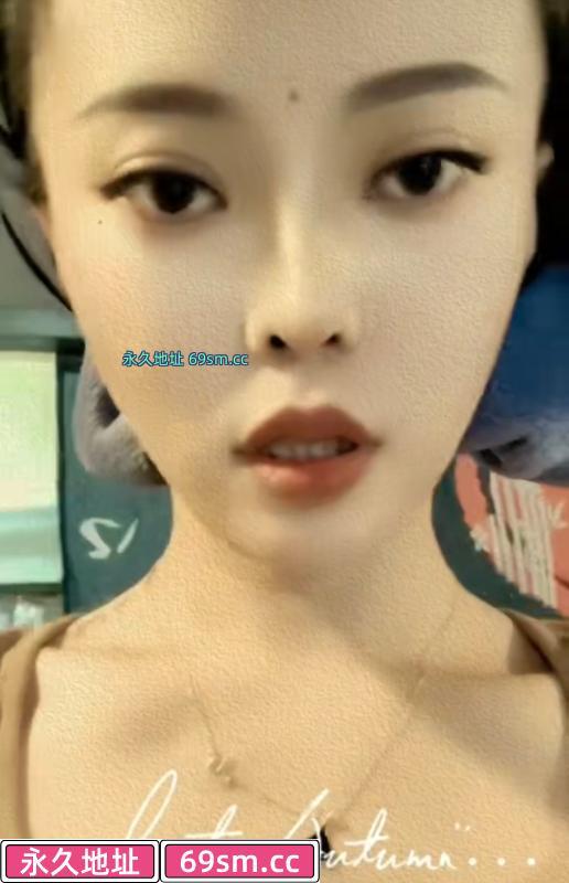 身材不错的小姐姐