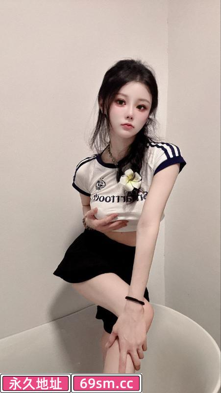 肤白貌美精致老师