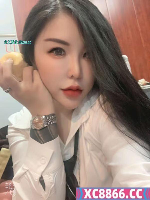 栖霞性感肥臀巨乳