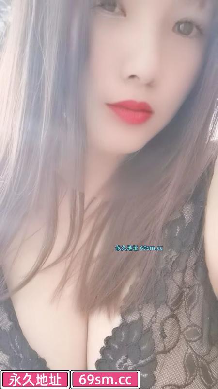雨天出击大胸妹子