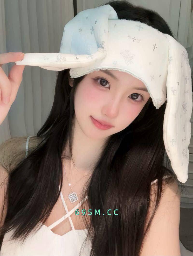 美乳女大学生