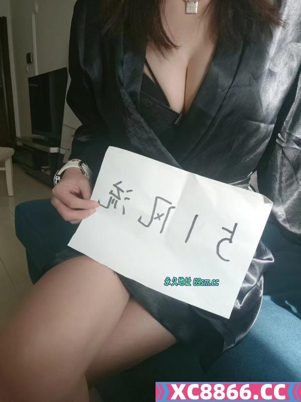 苗条娇小美女