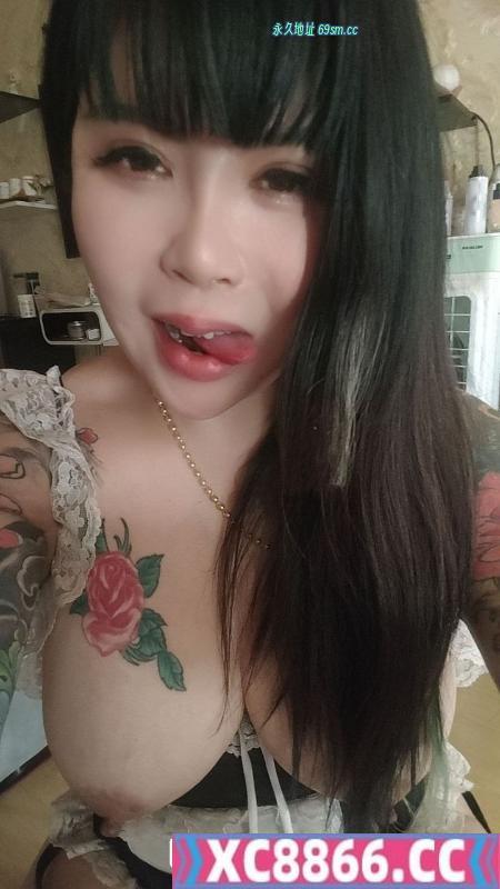 纹身骚母狗
