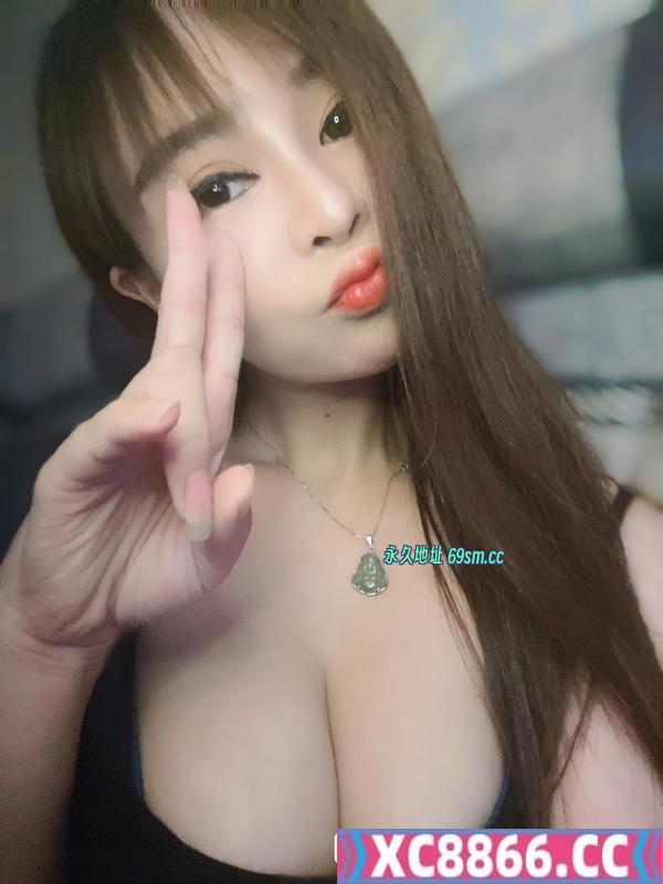 身材娇小大胸妹子