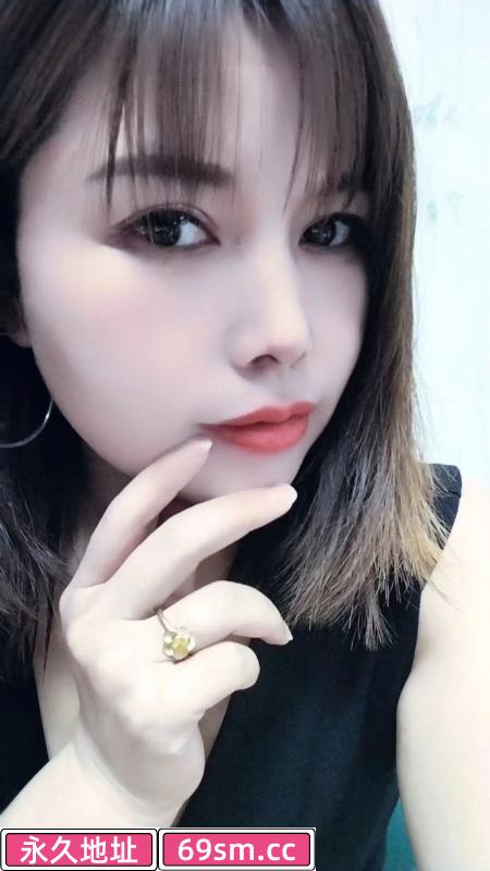 黑丝大奶少妇