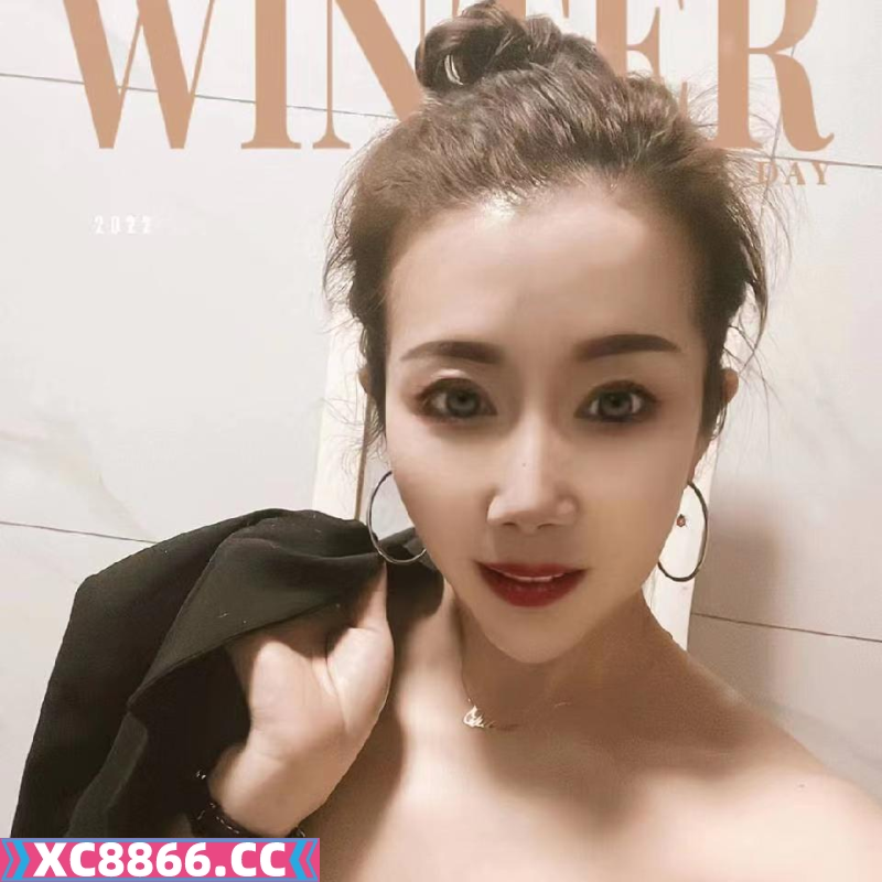 上班的气质少妇