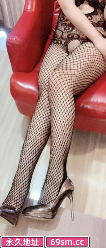 白嫩骚妇