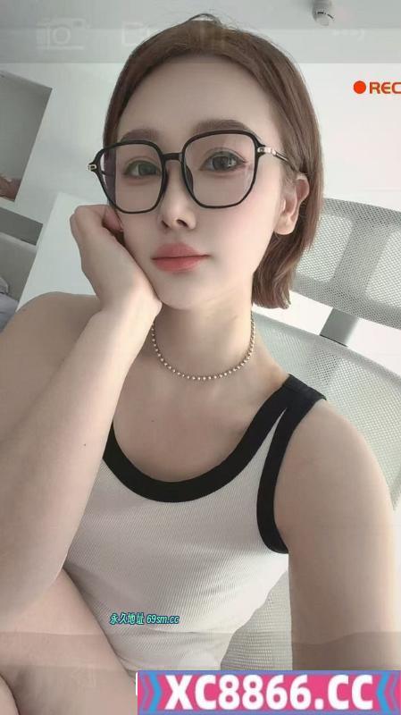 长宁性感可爱短发妹子