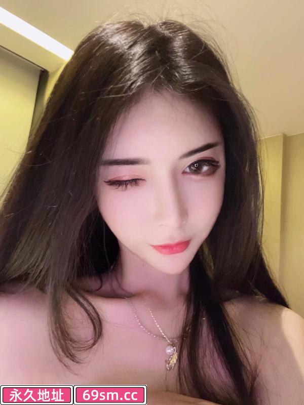 南站偶遇颜值妹