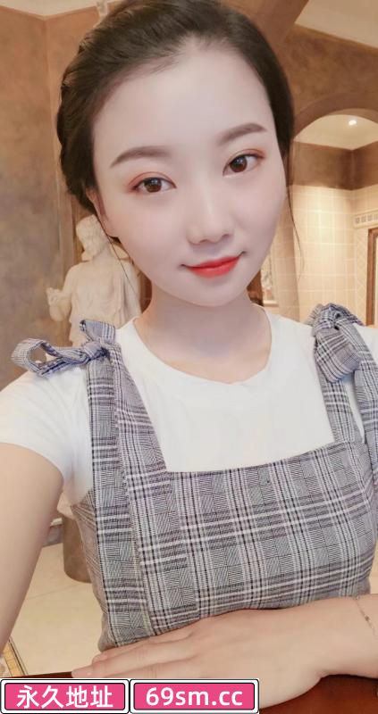 娇小美女