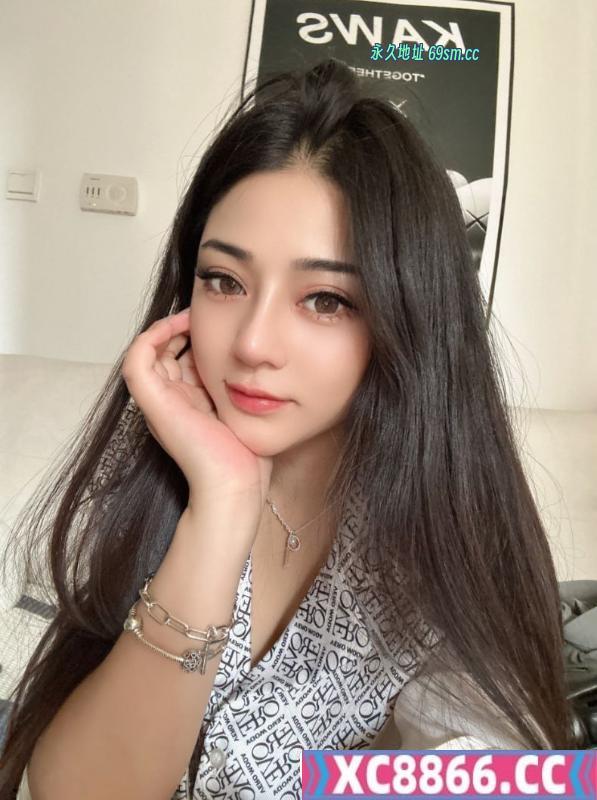 东莞性感小迪丽热巴