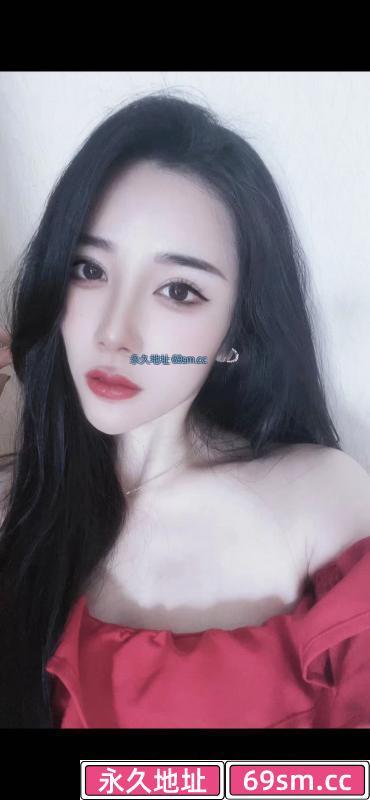 年轻小姐姐抓龙筋