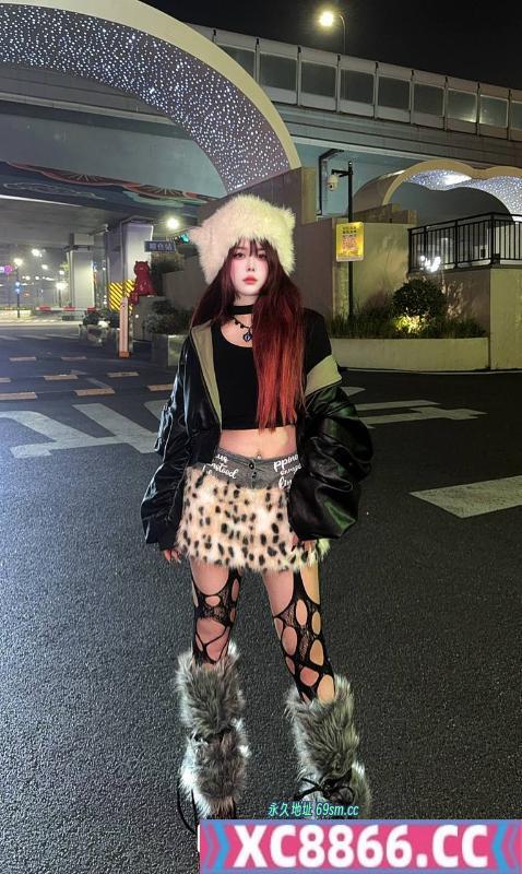 制服诱惑翘臀馨菲老师