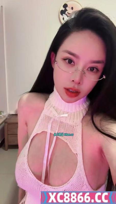 丰乳肥臀模特卡丽