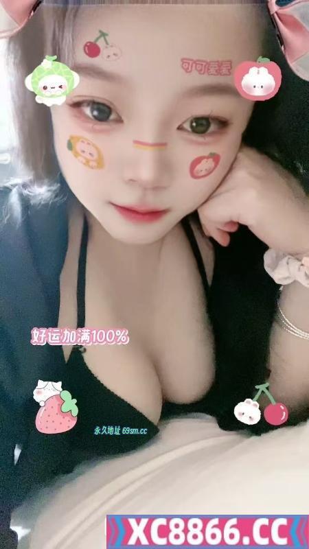 玩的很开的大胸妹妹
