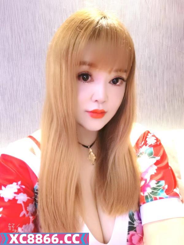 红衣纯洁抓龙根少妇
