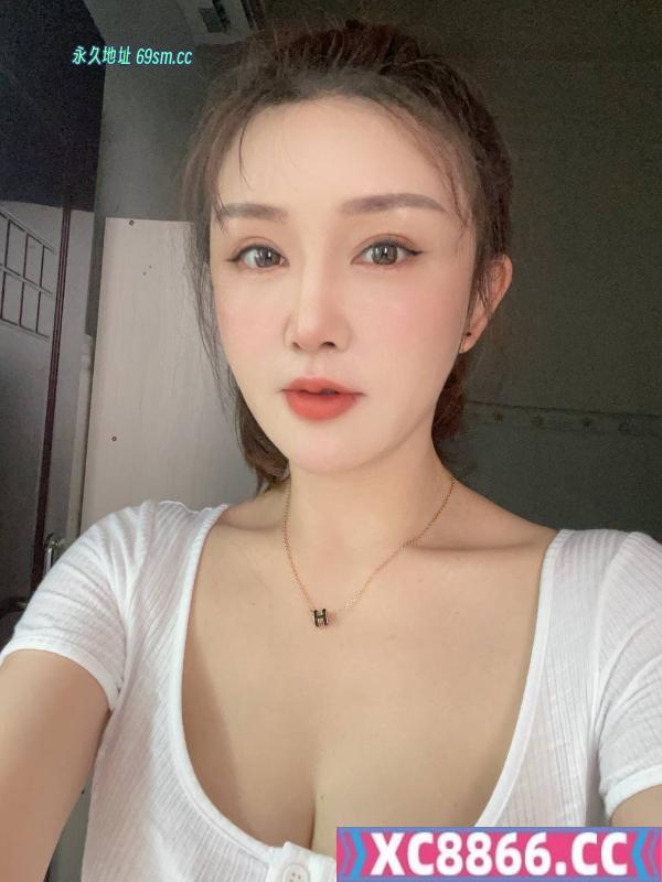 丰胸美臀的小少妇