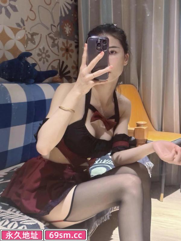 兼职制服丝袜小骚货