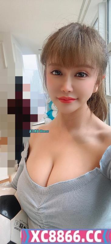爱深喉的小骚妇