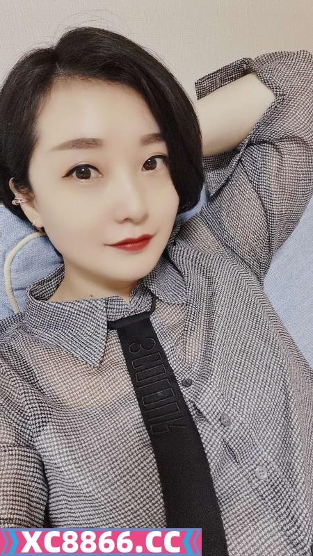 武侯短发气质姐姐