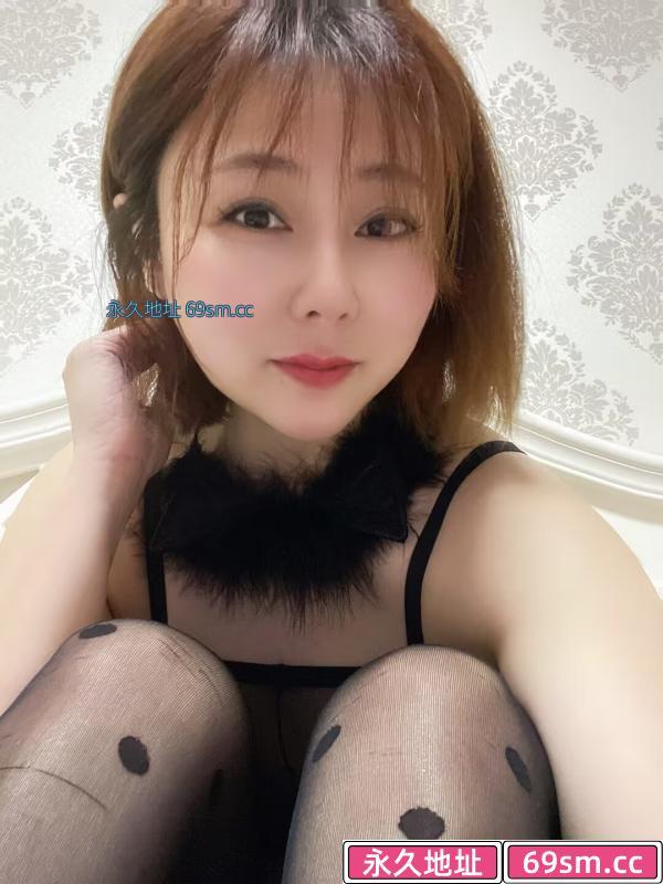 短发美女雯雯