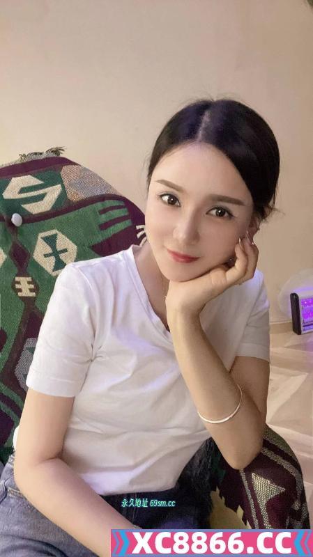 光谷美胸小姐姐