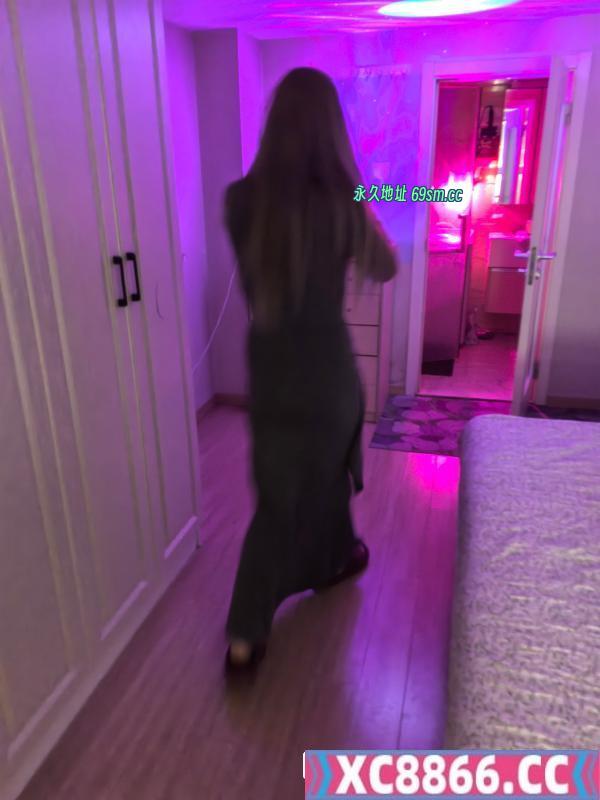 艹翻小穴巨紧少妇