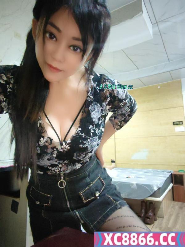 大胸服务类熟女