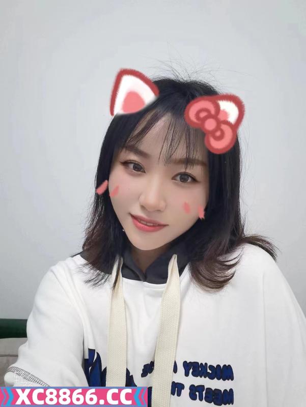白云可爱妹子