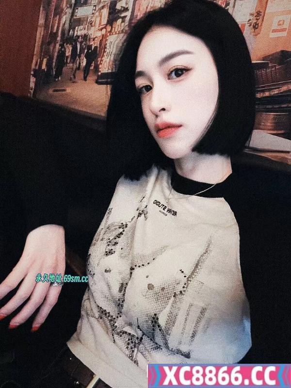 短发气质御姐