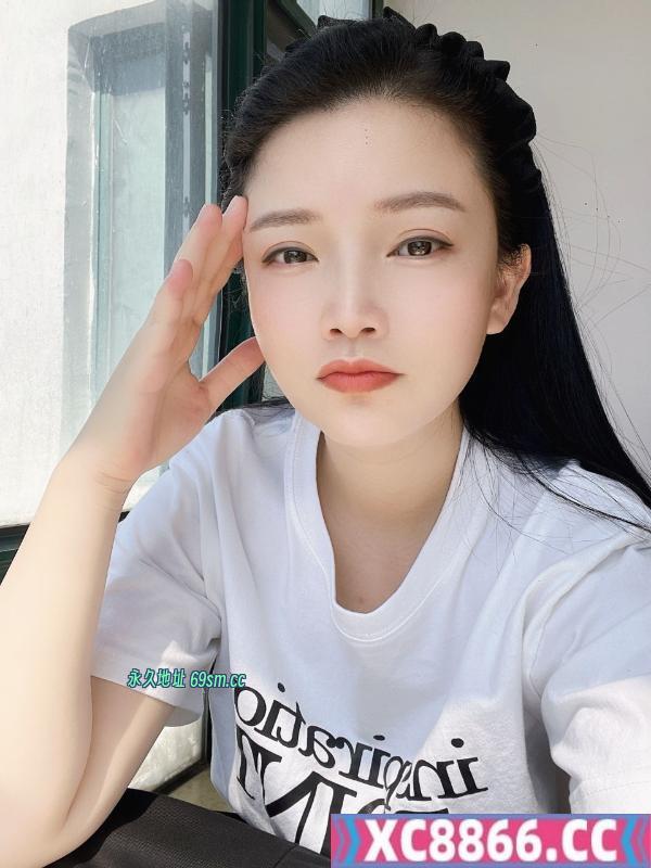 眼镜骚少妇