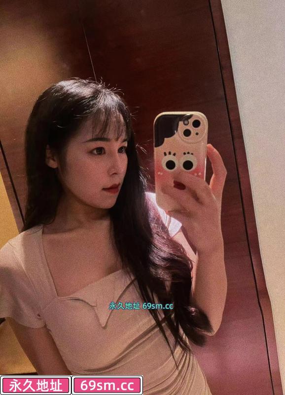 武昌身材匀称长腿女孩