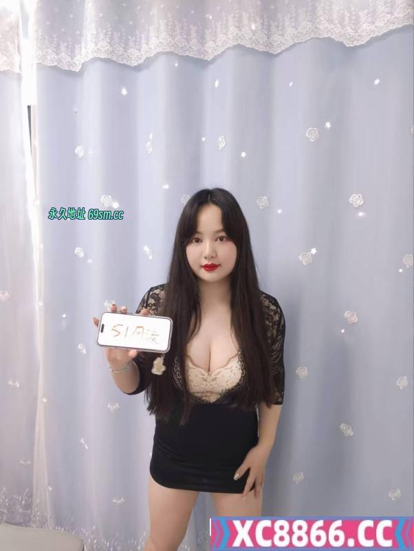 丰满喷水小姐姐