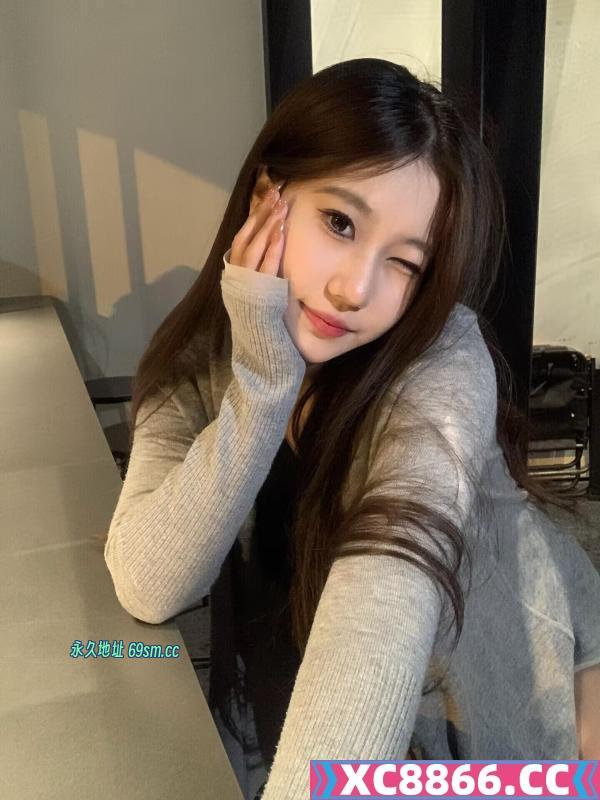 丰满性感大胸妹