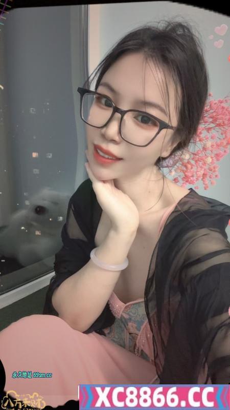 铁西眼镜气质美女