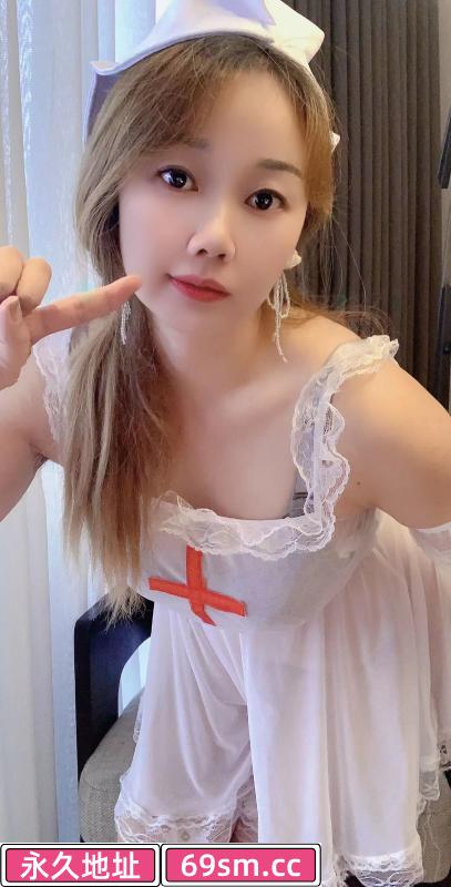 甜甜妹磨棒舌吻