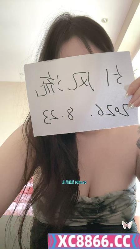 年轻微胖大胸喷水妹