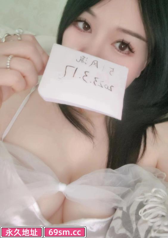 一线天乖巧小骚货