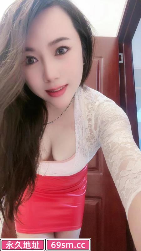 白云气质长腿妹子百合