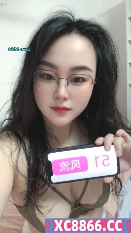 浦东吊钟乳眼镜妹